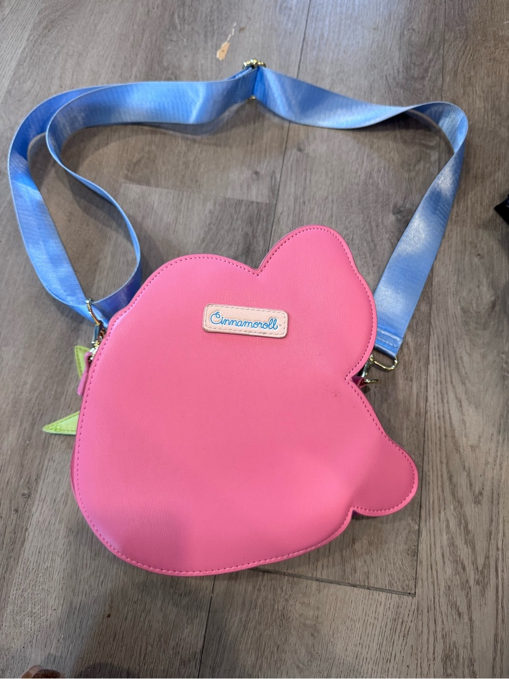 Sanrio Cinnamoroll Strawberry Figural Crossbody Bag Pin Display Kawaii Cute - Picture 2 of 10